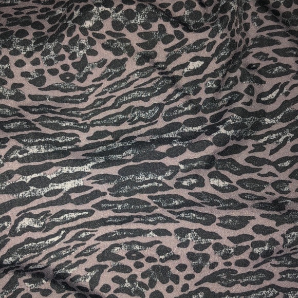 Woman’s Nike athletic shorts. Need gone ASAP!!!! - Picture 3 of 4